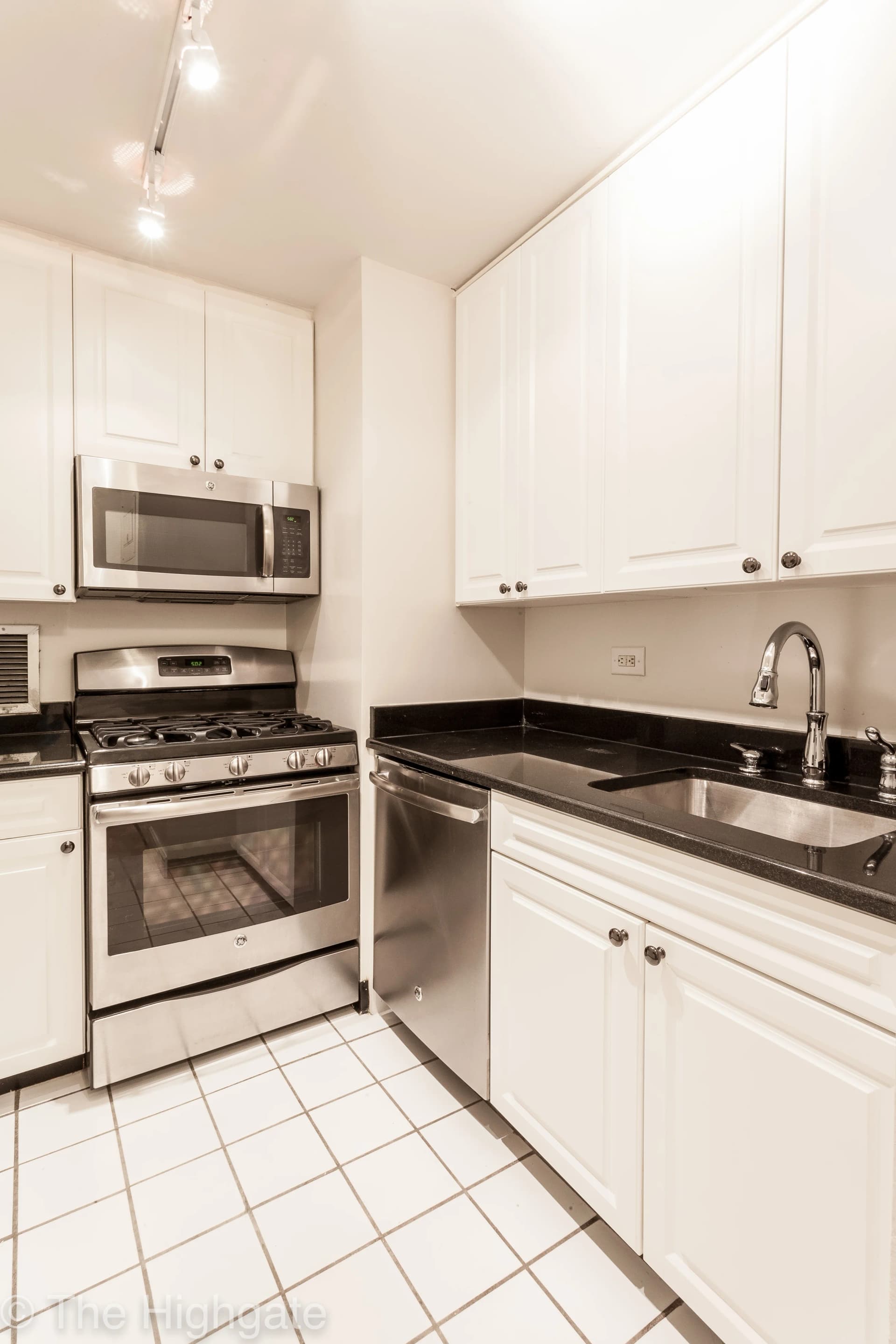182 East 95 Street #19K, Manhattan, NY 10128 apartment_kitchen 1