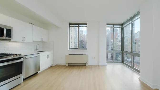 400 West 37 Street #14K, Manhattan, NY 10018