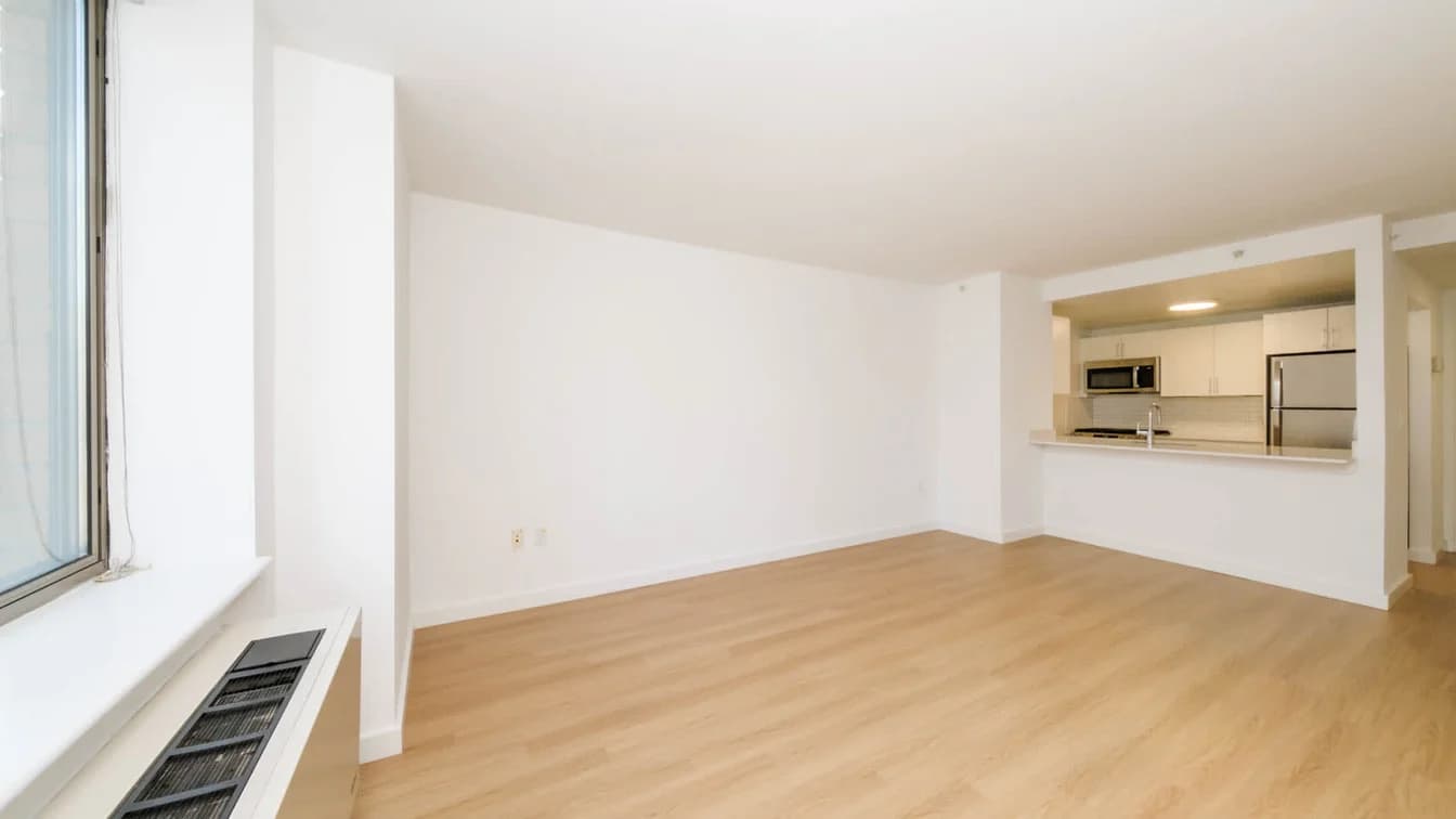 400 West 37 Street #5V, Manhattan, NY 10018 apartment_living_room 1