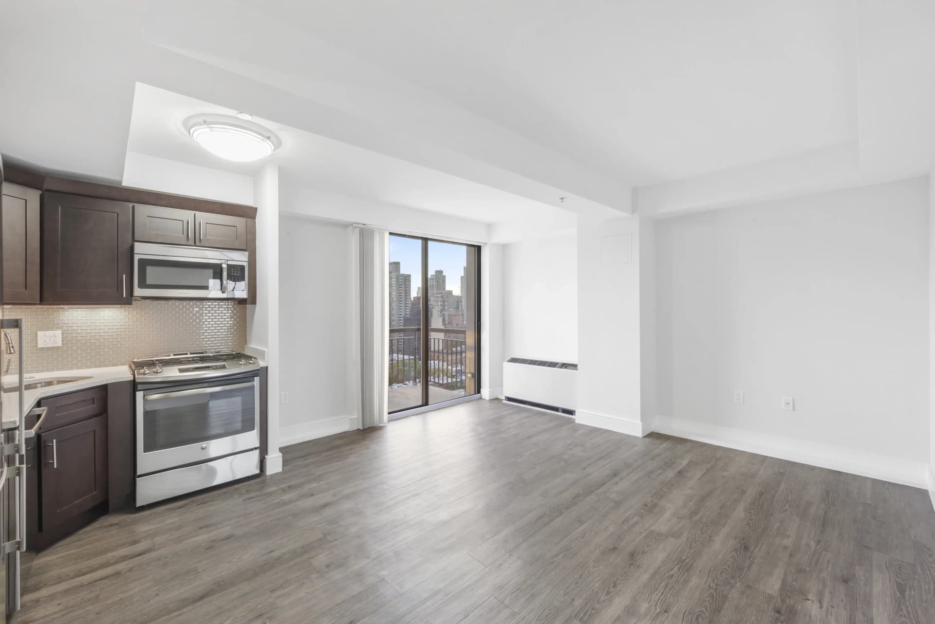 354 East 91 Street #1601, Manhattan, NY 10128 apartment_living_room 1
