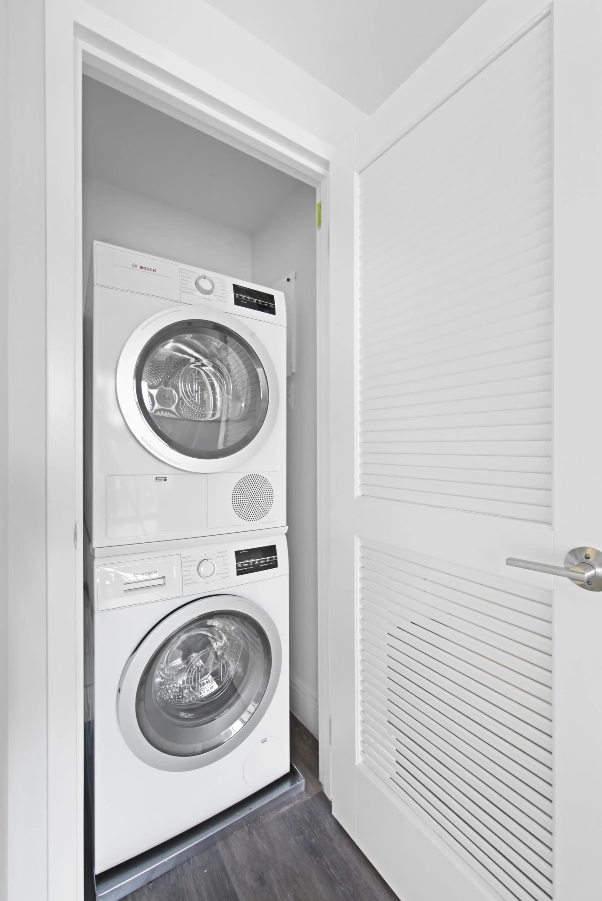 1749 1 Avenue #1806, Manhattan, NY 10128 apartment_washer_dryer 1