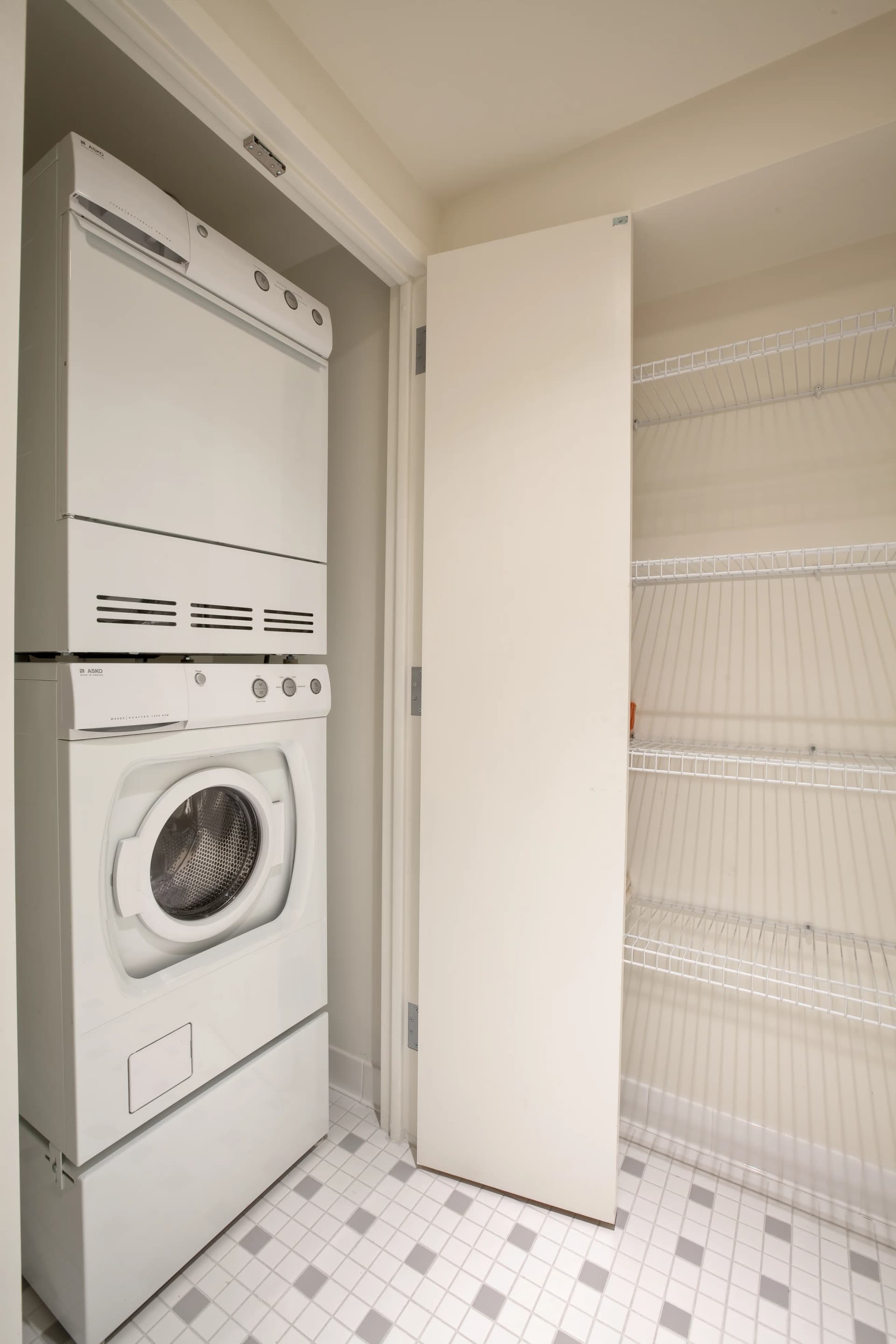 401 Cathedral Parkway #1402, Manhattan, NY 10025 apartment_washer_dryer 1