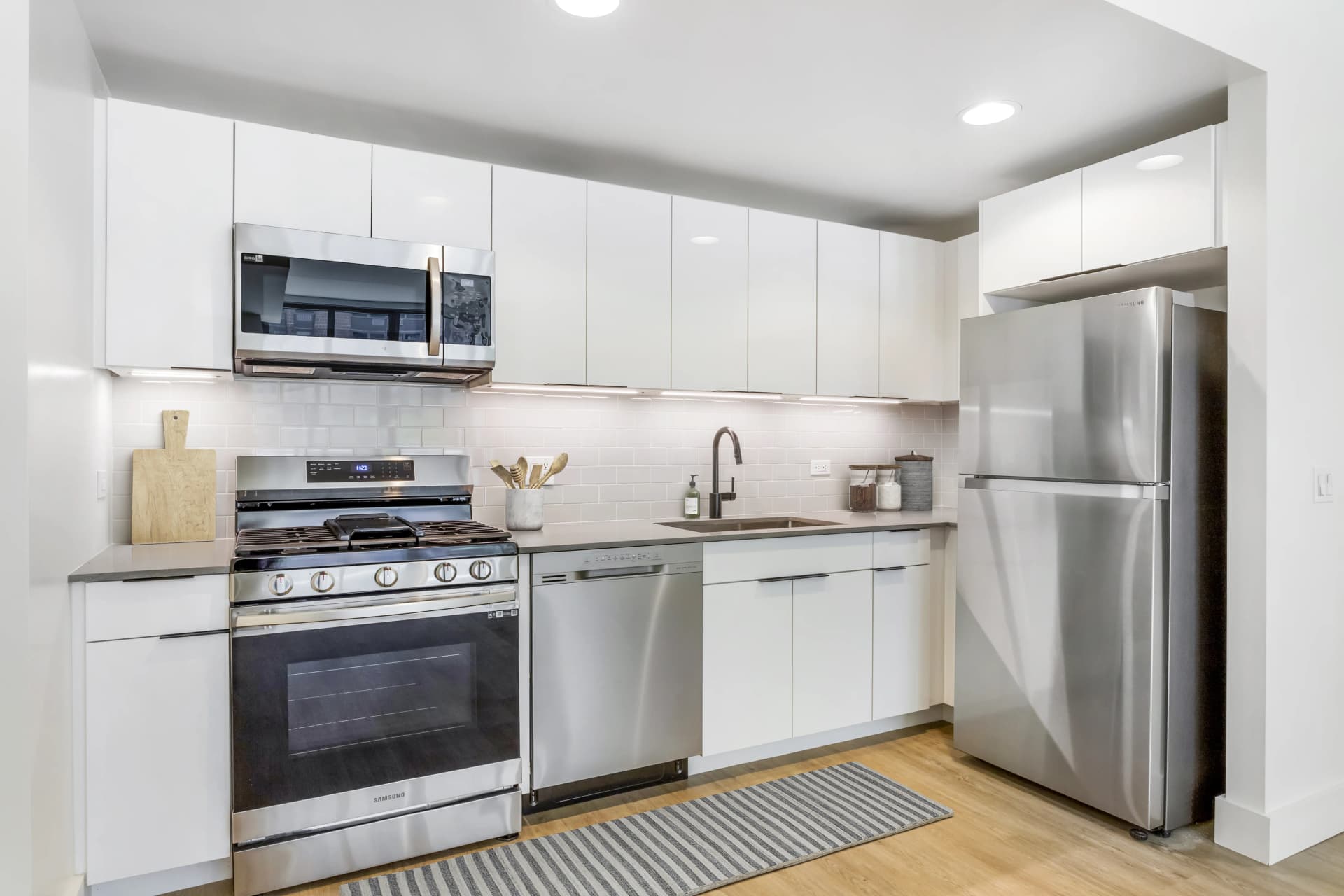 401 Cathedral Parkway #1508, Manhattan, NY 10025 apartment_kitchen 1