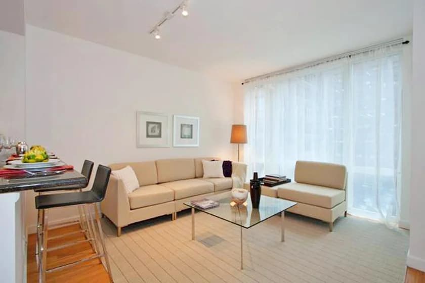 320 West 38 Street #4868, Manhattan, NY 10018 apartment_living_room 1