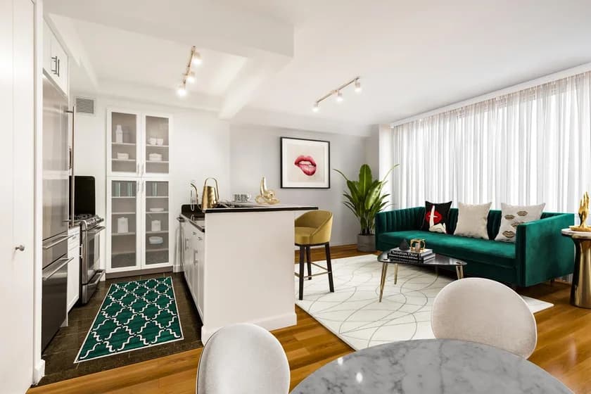 320 West 38 Street #7637, Manhattan, NY 10018 apartment_living_room 1