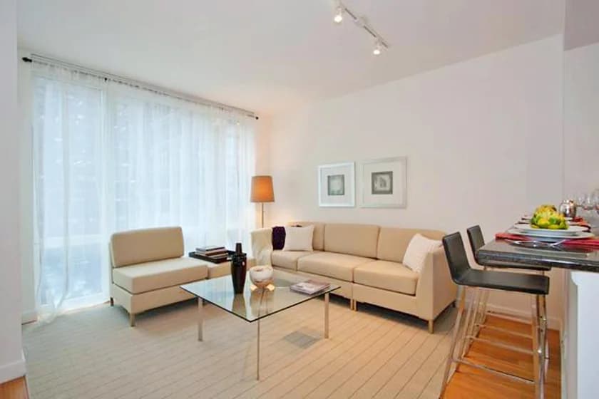 320 West 38 Street #8020, Manhattan, NY 10018 apartment_living_room 1