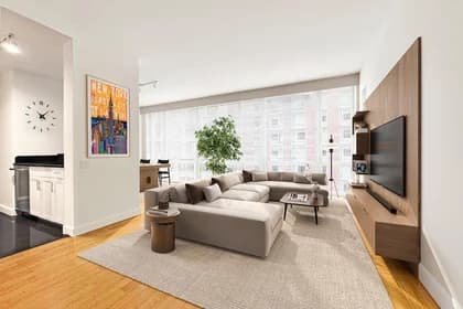 320 W 38 St #8284, Manhattan, NY 10018