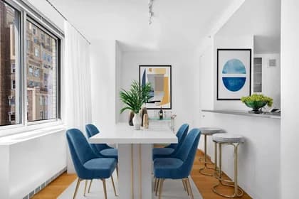 320 W 38 St #8377, Manhattan, NY 10018 - Image 1