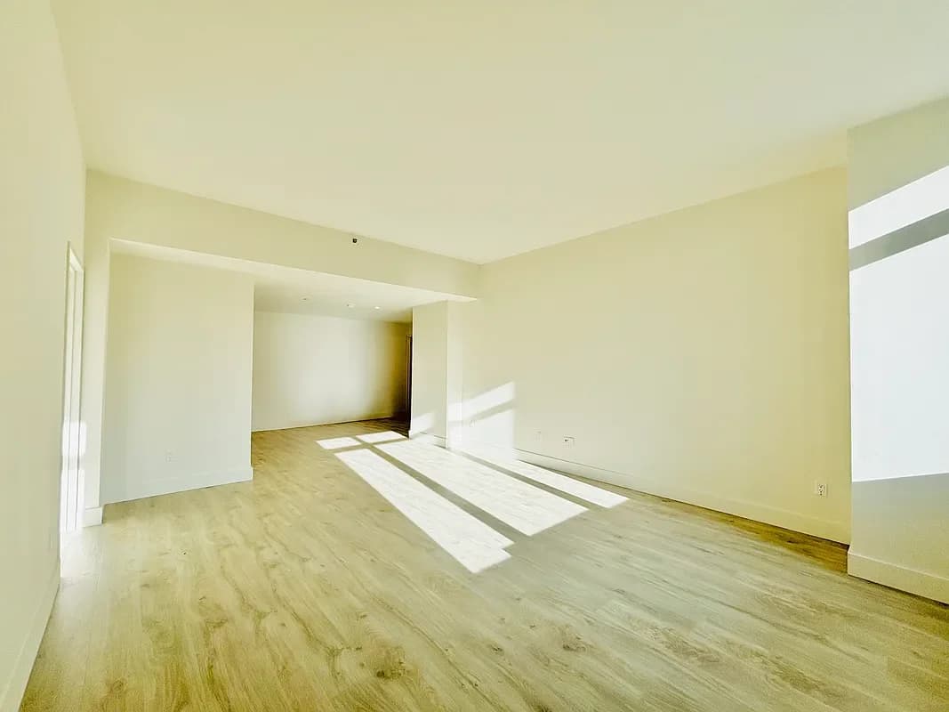 229 W 60 St #3H, Manhattan, NY 10023 apartment_living_room 1