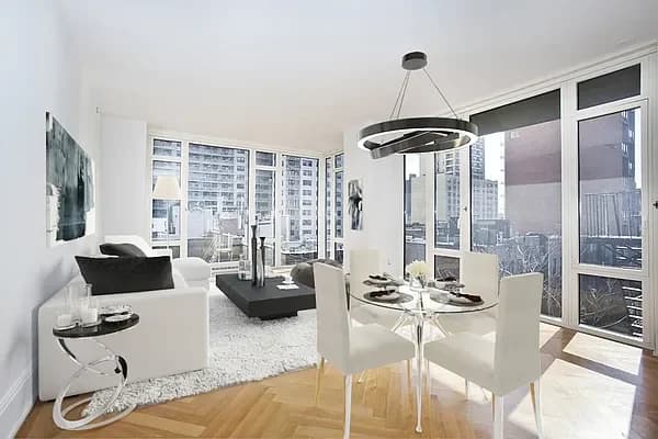 305 East 85 Street #6-B, Manhattan, NY 10028 apartment_living_room 1