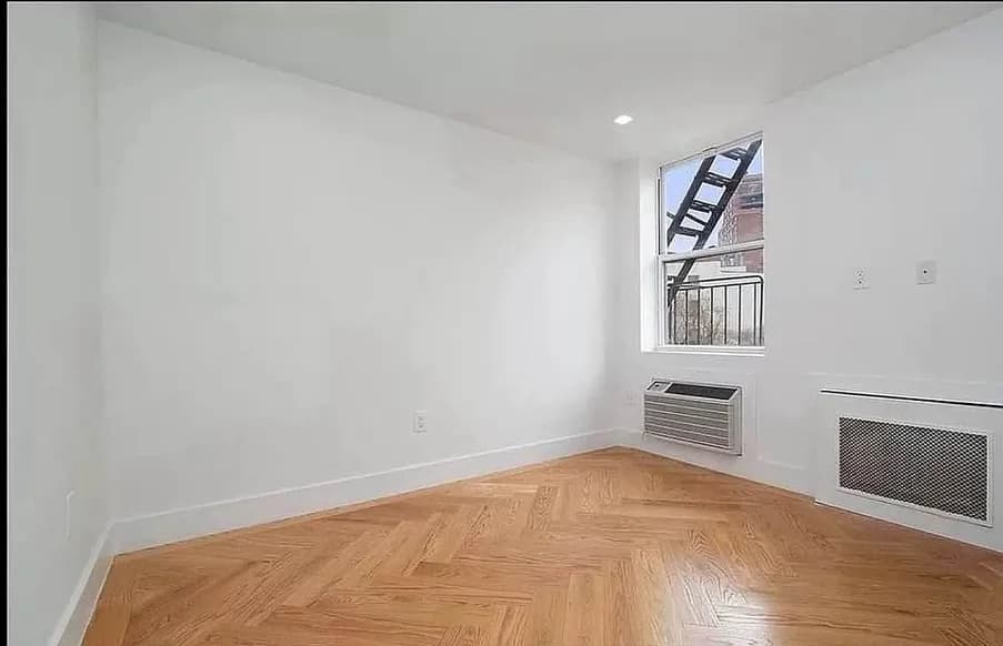 305 West 16 Street #2-B, Manhattan, NY 10011 apartment_living_room 1