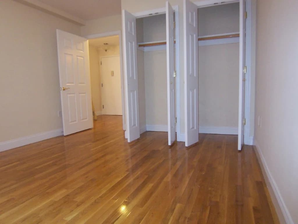 29 Cooper Street #3A, Manhattan, NY 10034 apartment_bedroom_room 1
