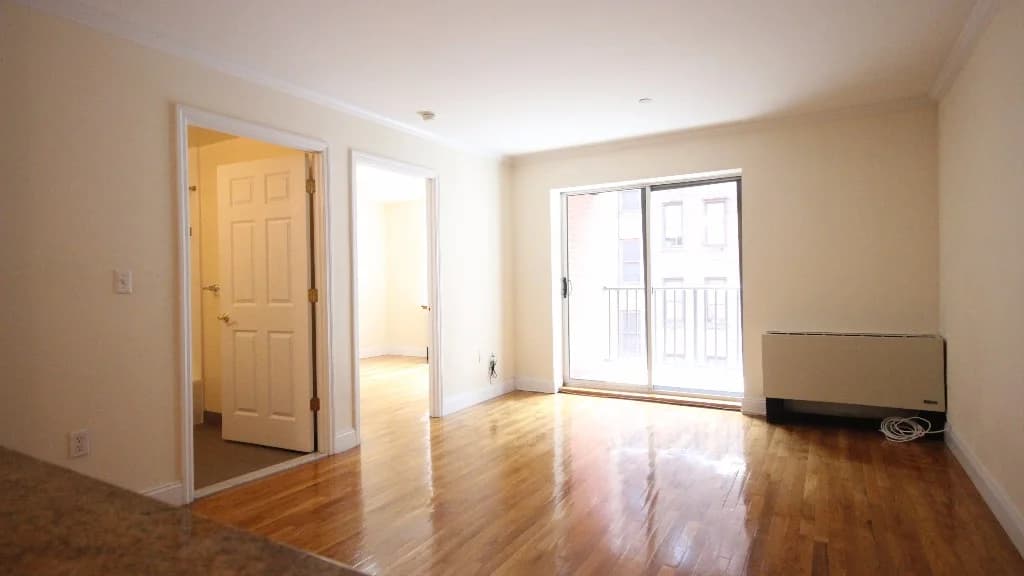 29 Cooper Street #4B, Manhattan, NY 10034 apartment_living_room 1