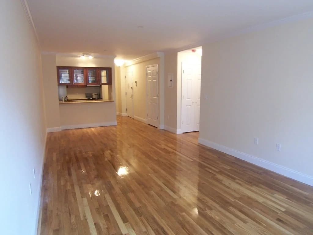 29 Cooper Street #5C, Manhattan, NY 10034 apartment_living_room 1