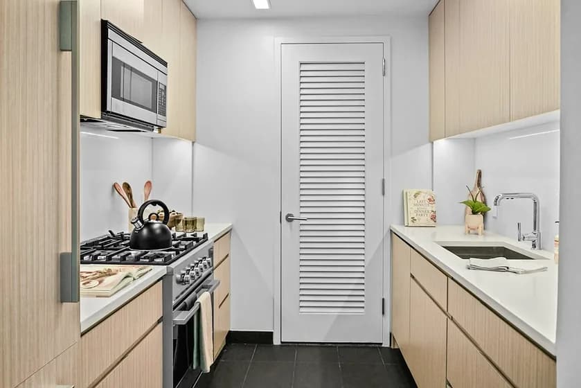 140 Amsterdam Avenue #25F, Manhattan, NY 10023 apartment_kitchen 1