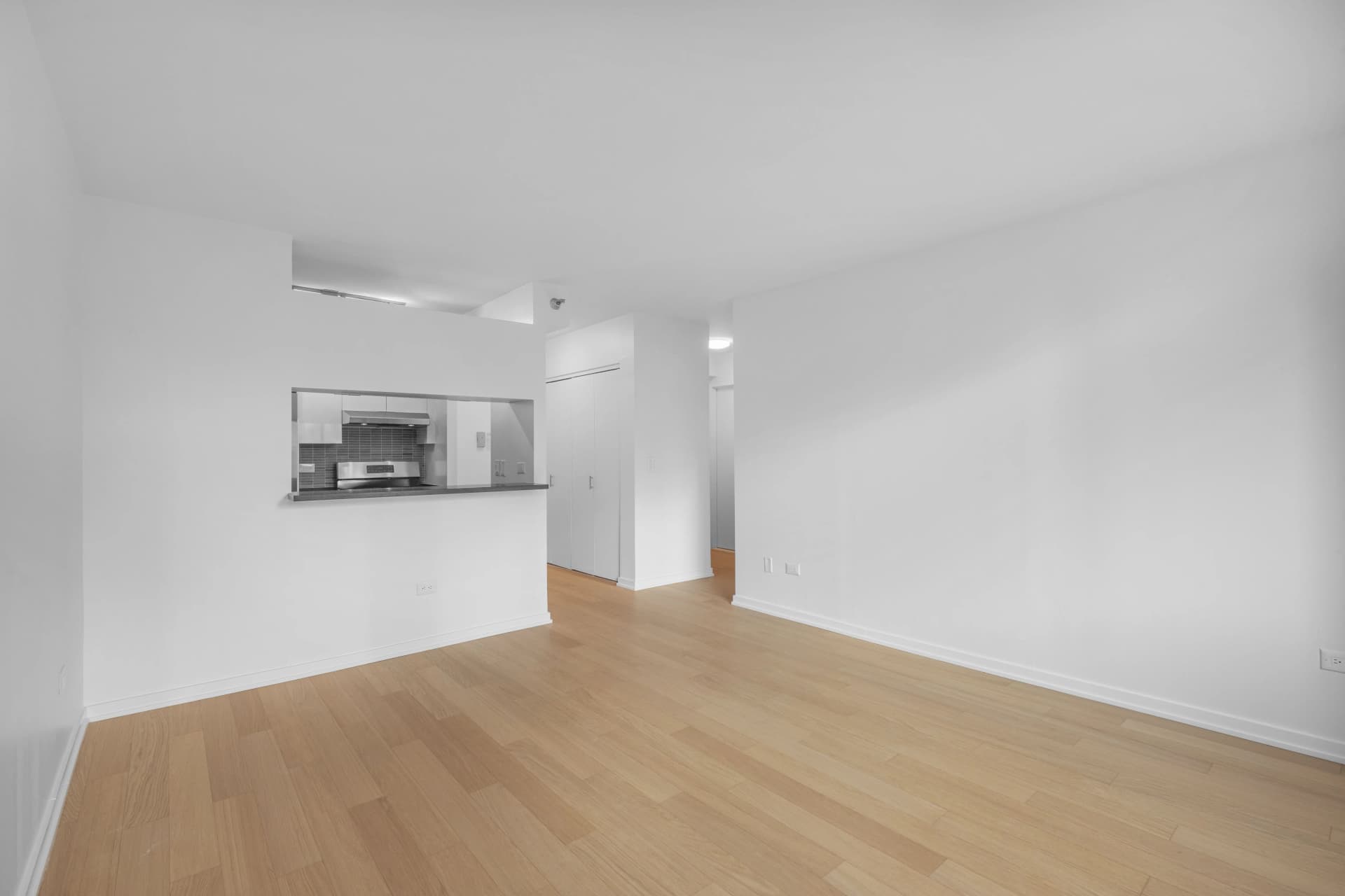 West End Towers 75 West End Avenue #P18B, Manhattan, NY 10069 apartment_living_room 1