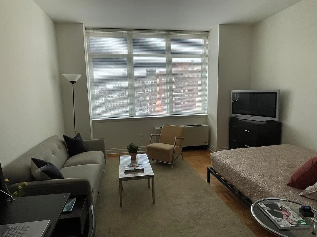 1510 Lexington Avenue #PHU, Manhattan, NY 10029 apartment_living_room 1