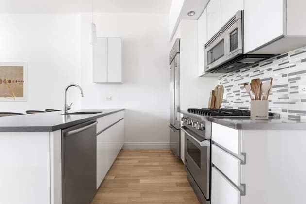 550 West 54 Street #27O, Manhattan, NY 10019