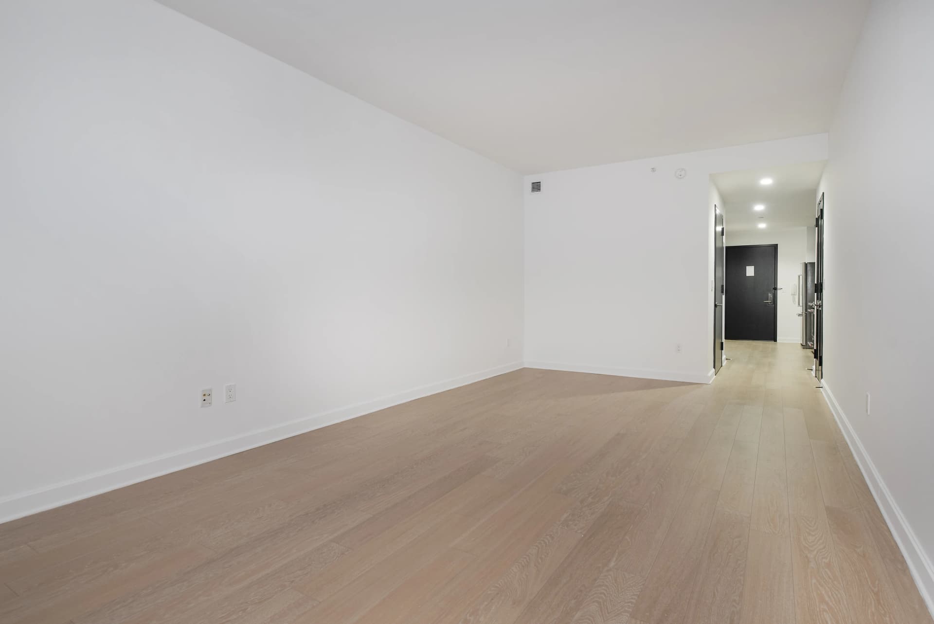 21 West End Avenue #1115, Manhattan, NY 10023 apartment_living_room 1
