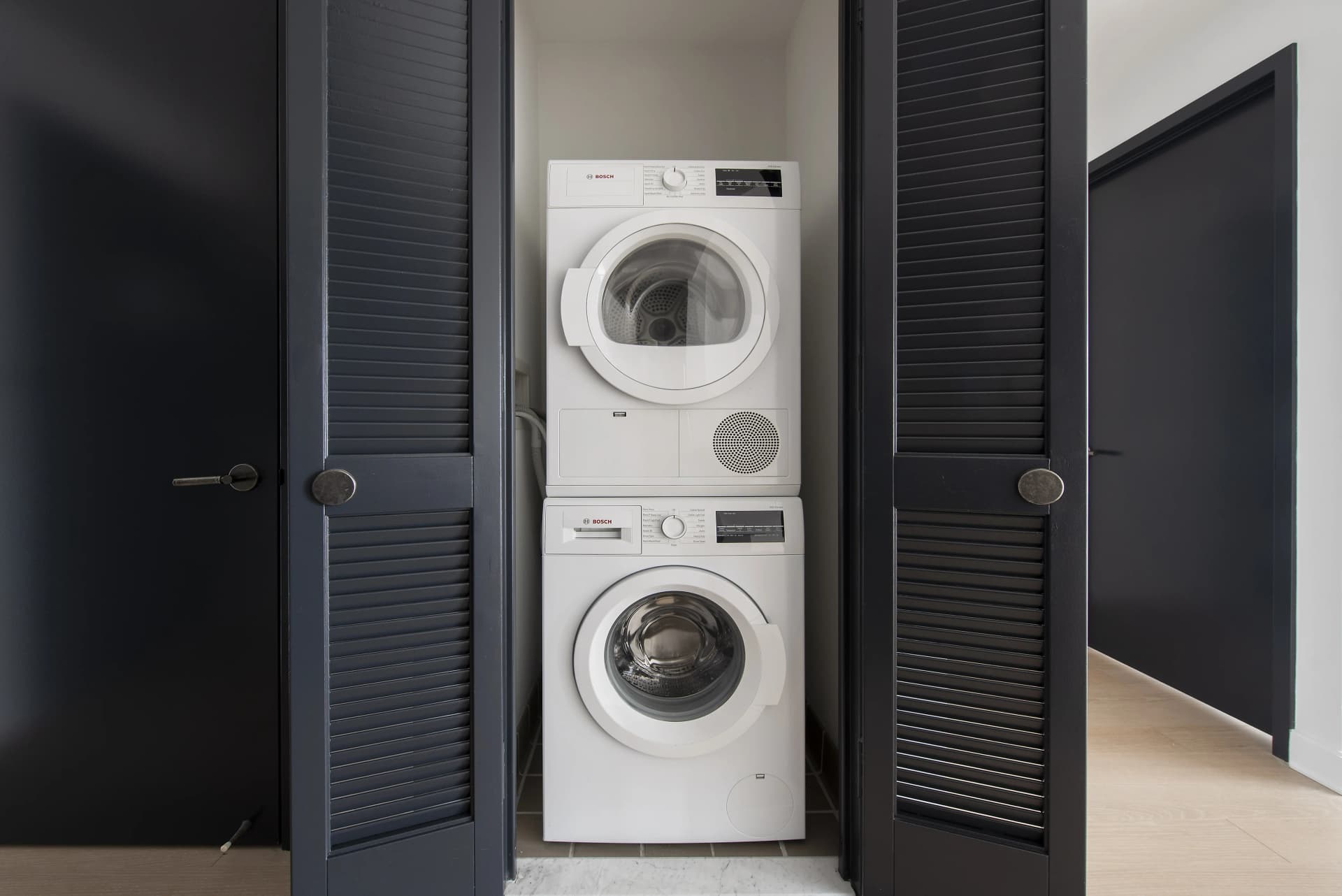 21 West End Avenue #3005, Manhattan, NY 10023 apartment_washer_dryer 1