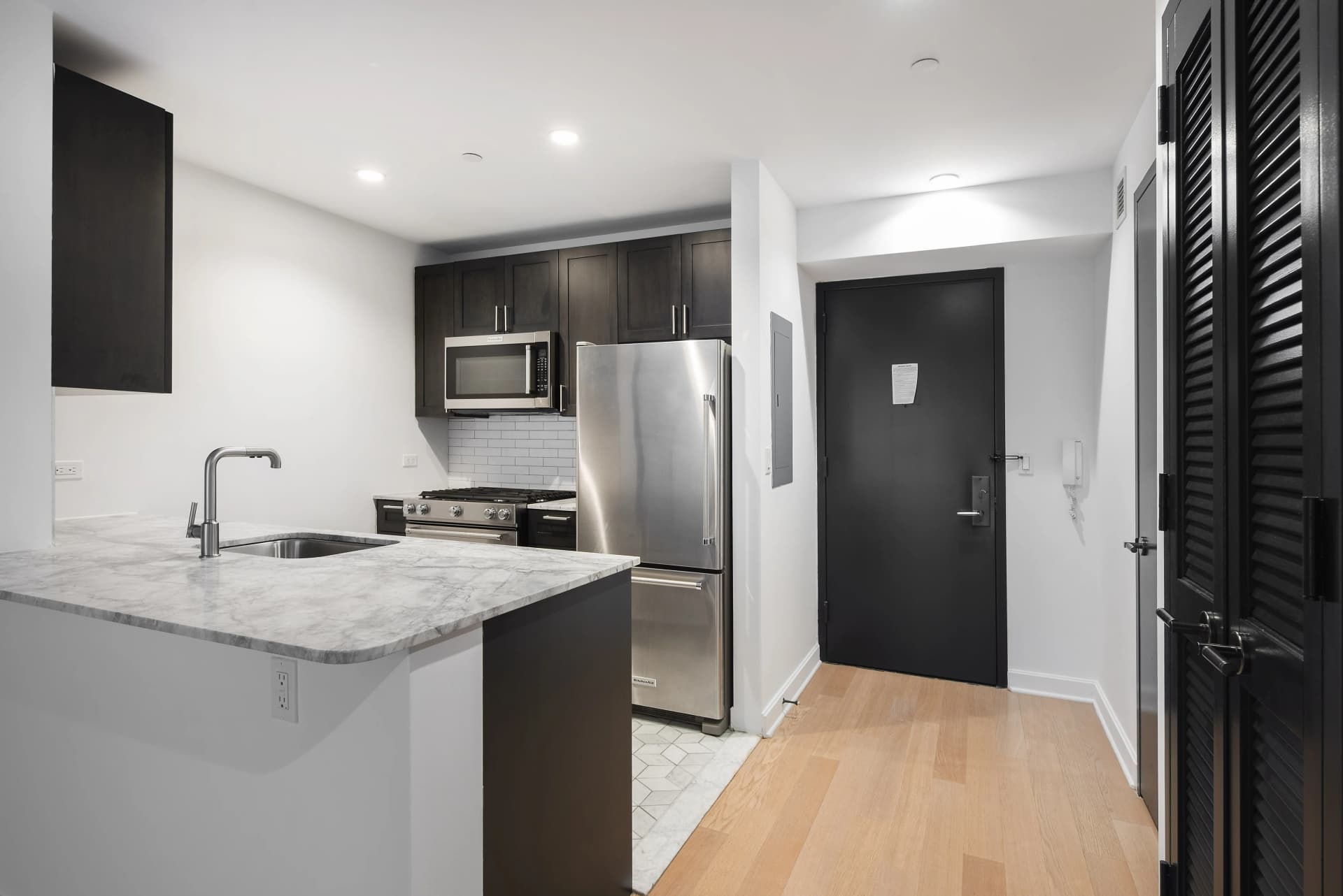 21 West End Avenue #46-01, Manhattan, NY 10023 apartment_kitchen 1