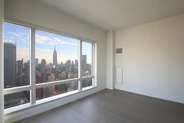 555 10 Avenue #20F, Manhattan, NY 10018