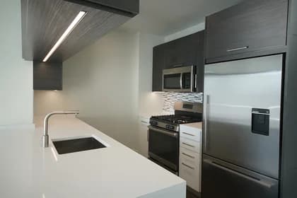 555 10 Avenue #21L, Manhattan, NY 10018
