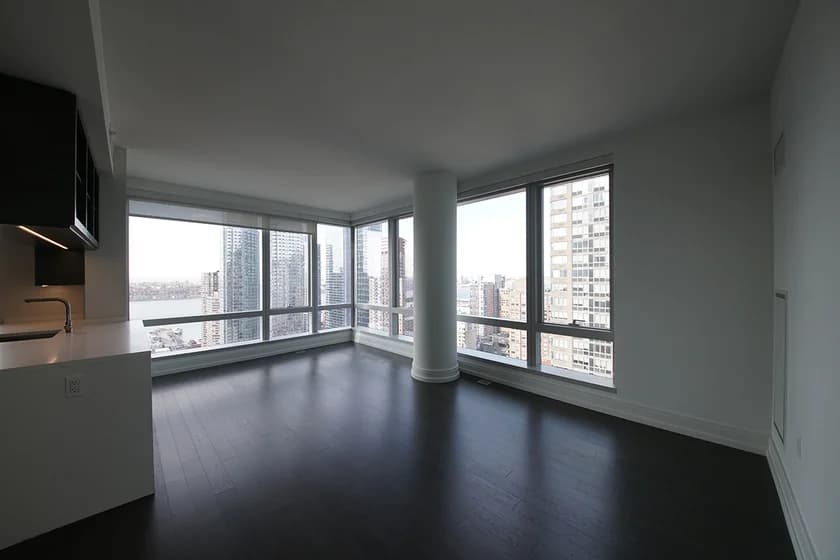 555 10 Avenue #35A, Manhattan, NY 10018 apartment_living_room 1