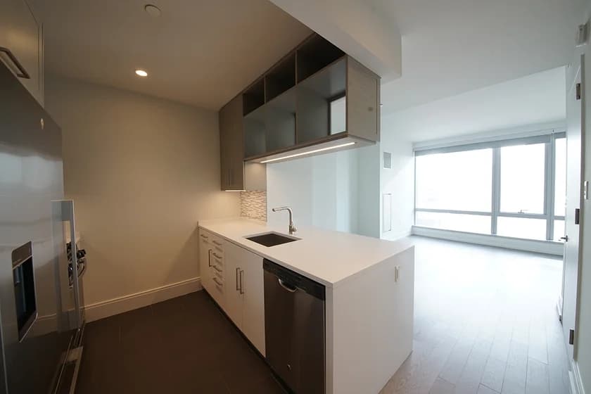 555 10 Avenue #39M, Manhattan, NY 10018 apartment_kitchen 1