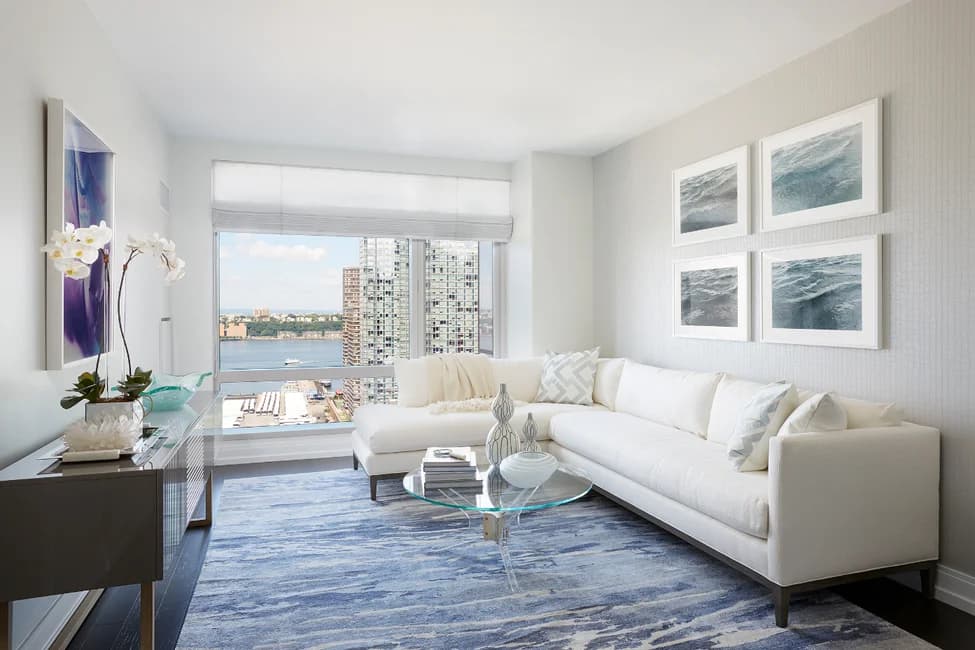 555 10 Ave #47J, Manhattan, NY 10018 apartment_living_room 1