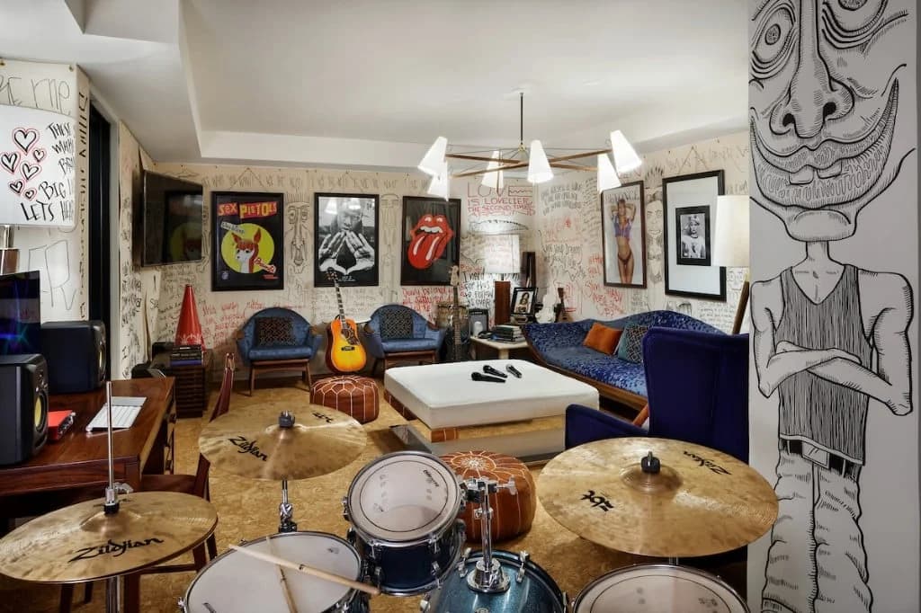 515 West 38 Street #11L, Manhattan, NY 10018 apartment_living_room 1