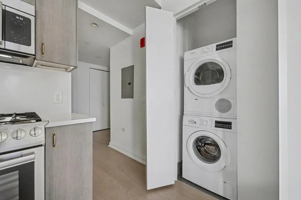 515 West 38 Street #17H, Manhattan, NY 10018 apartment_washer_dryer 1