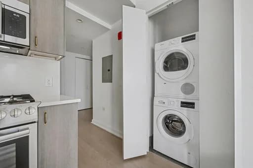515 West 38 Street #17H, Manhattan, NY 10018