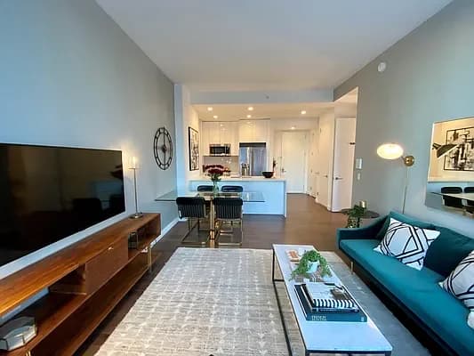 515 West 36 Street #17C, Manhattan, NY 10018 apartment_living_room 1