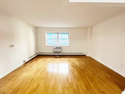 325 East 25 Street #402, Manhattan, NY 10010 apartment_living_room 1