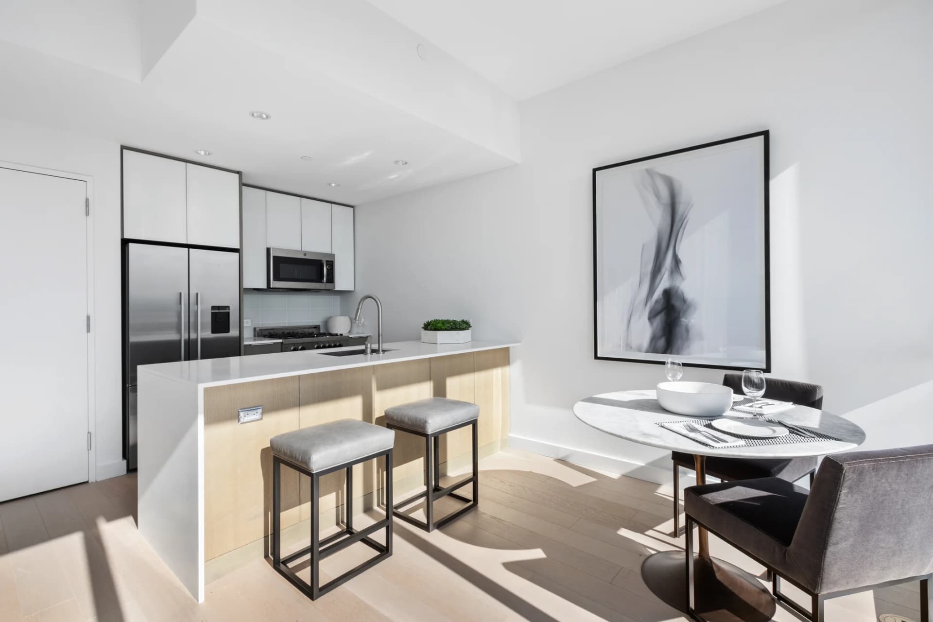 242 West 53 Street #61-F, Manhattan, NY 10019