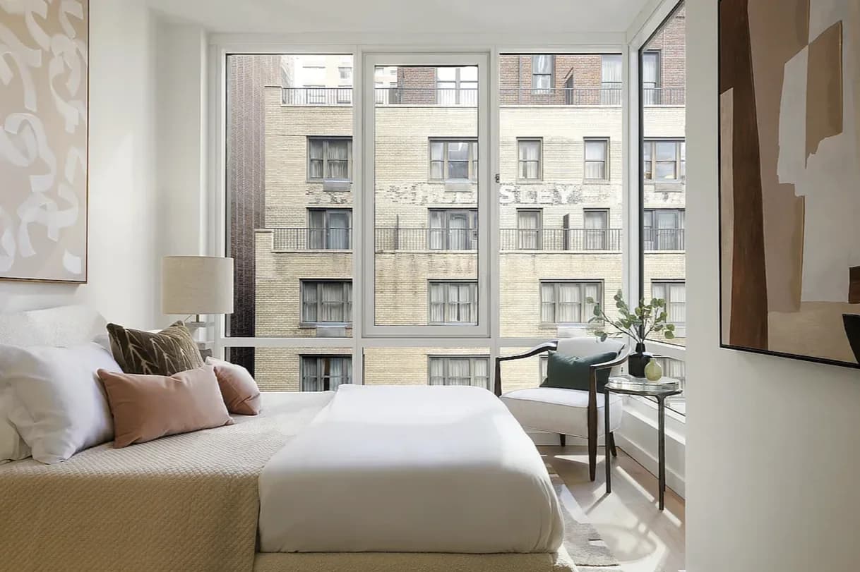 135 E 47 St #3D, Manhattan, NY 10017 apartment_bedroom_room 1