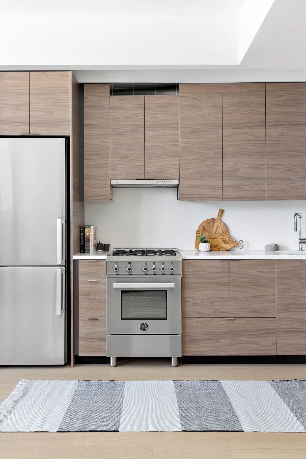 555 West 38 Street #2512, Manhattan, NY 10018 apartment_kitchen 1