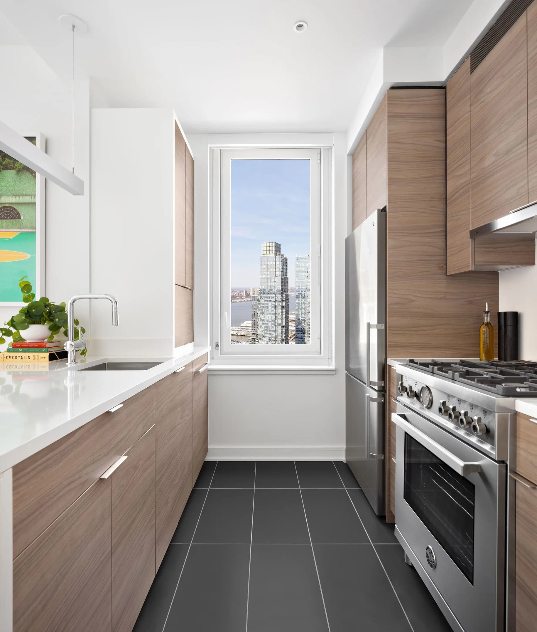 555 West 38 Street #2701, Manhattan, NY 10018 apartment_kitchen 1