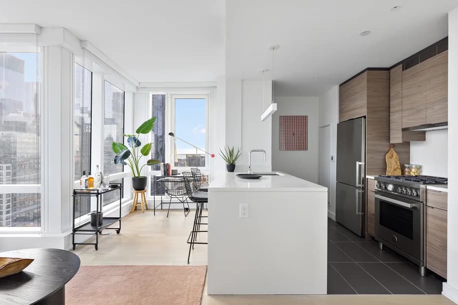 555 W 38 St #4401, Manhattan, NY 10018