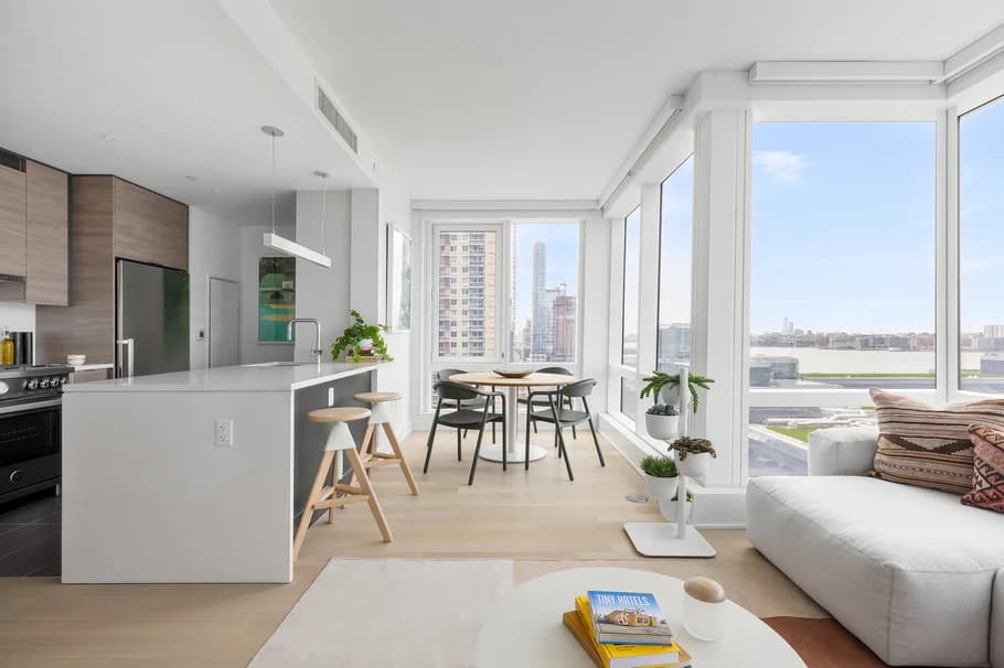 555 West 38 Street #4503, Manhattan, NY 10018