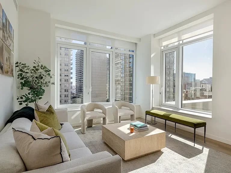 255 East 39 Street #PH5E, Manhattan, NY 10016 apartment_living_room 1