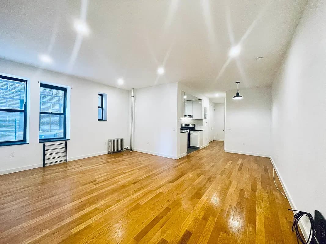 3971 Gouverneur Avenue #4-C, The Bronx, NY 10463 apartment_living_room 1