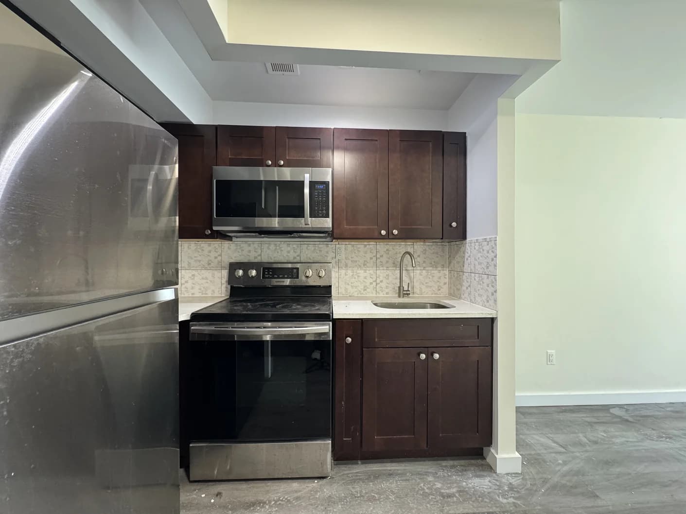 186 East 205 Street #1F, Bronx, NY 10458 - Image 1