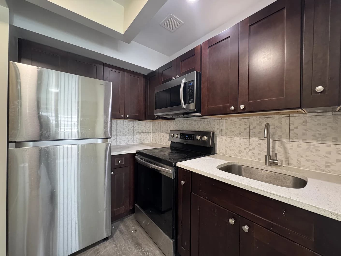186 East 205 Street #1F, Bronx, NY 10458 - Image 1