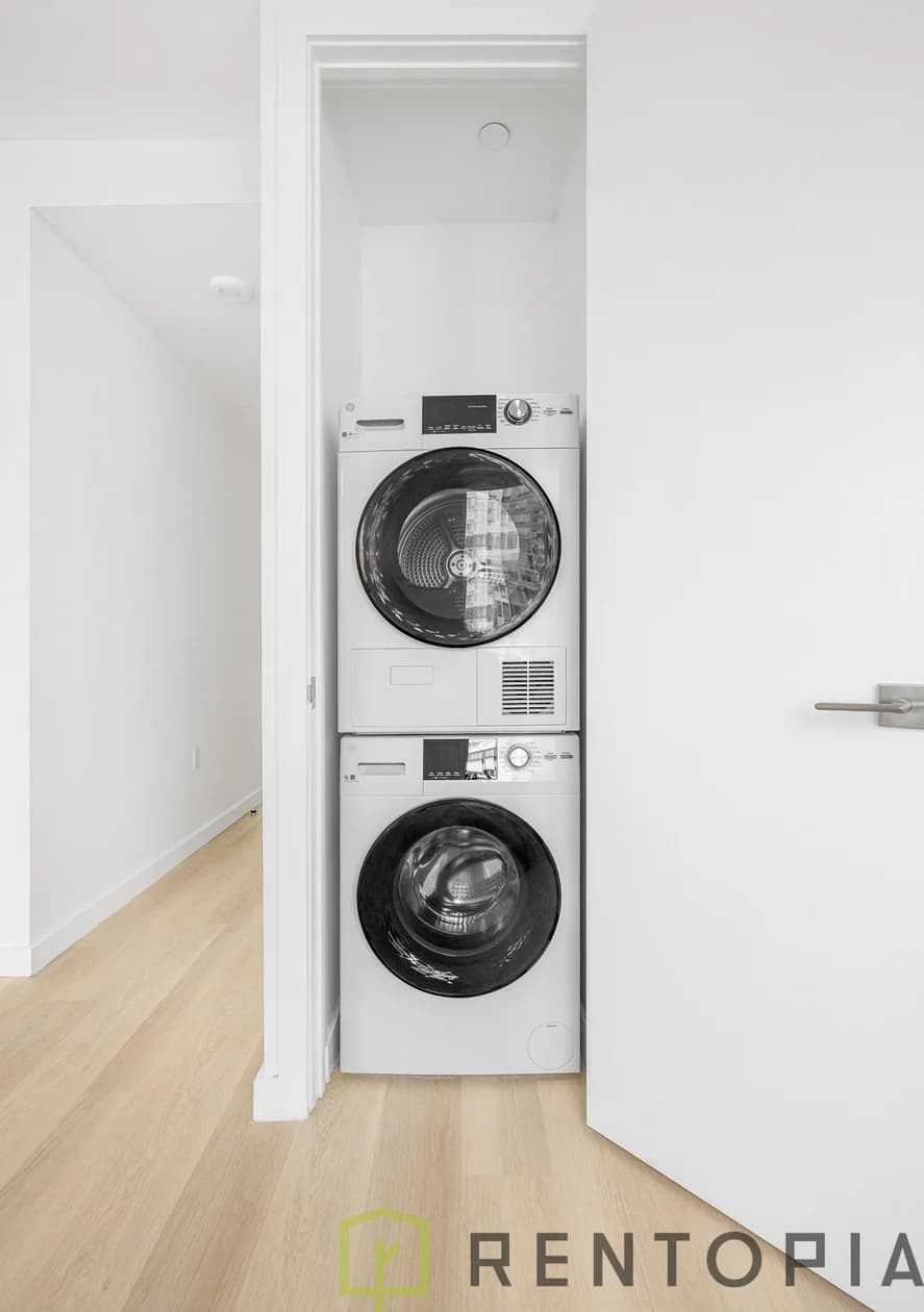150 Lawrence Street #2101, Brooklyn, NY 11201 apartment_washer_dryer 1