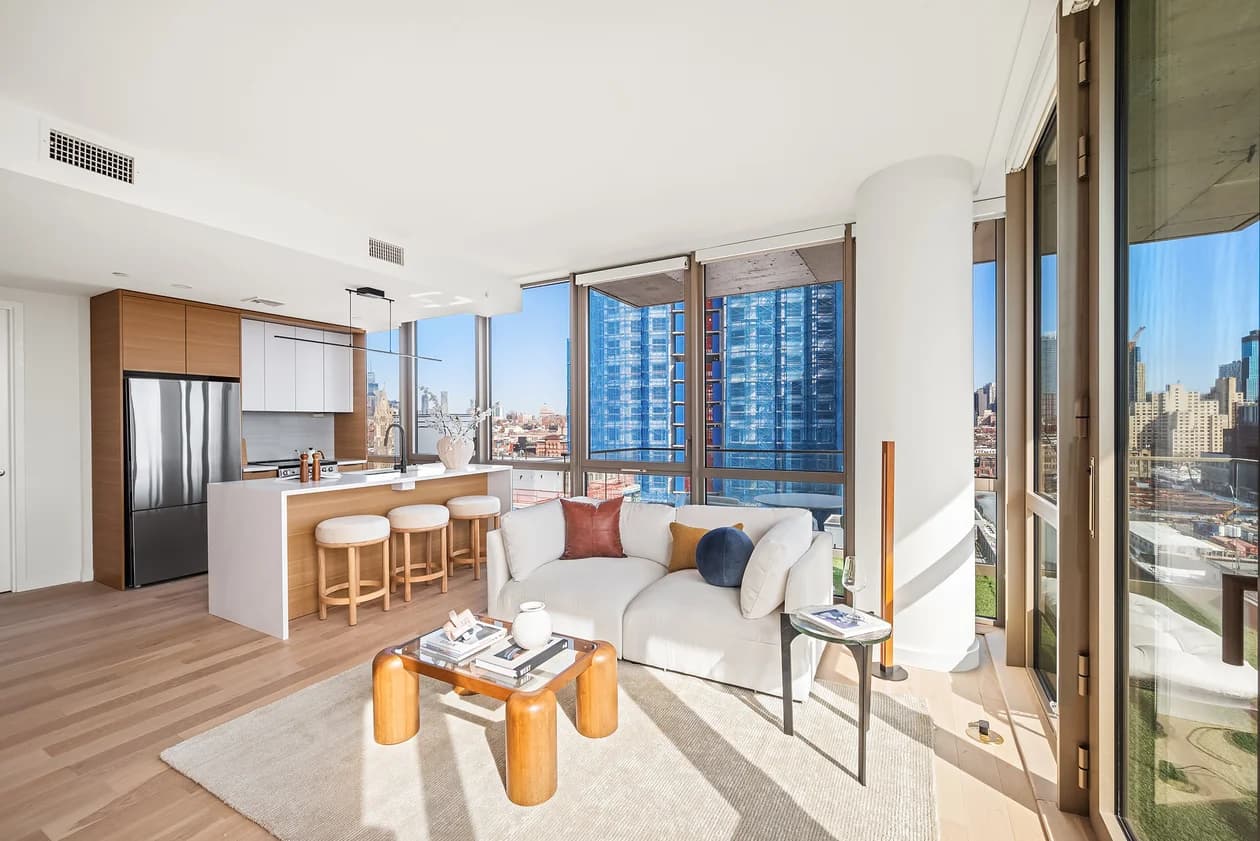 395 Carroll Street #1702, Brooklyn, NY 11231 apartment_living_room 1