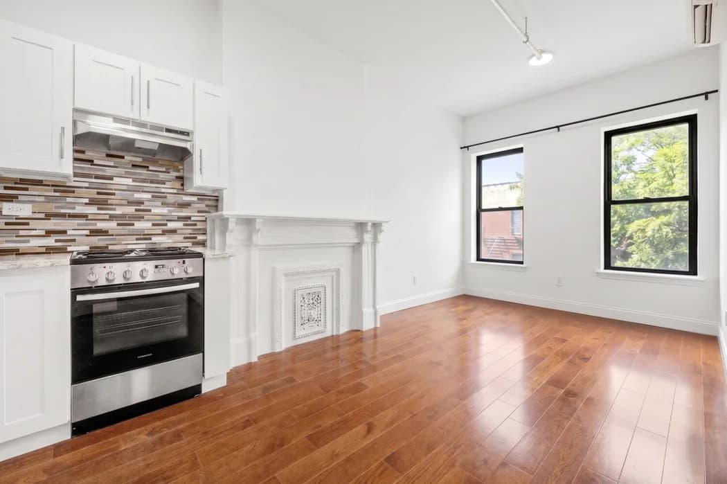 1227 Dean Street #3, Brooklyn, NY 11216 apartment_living_room 1