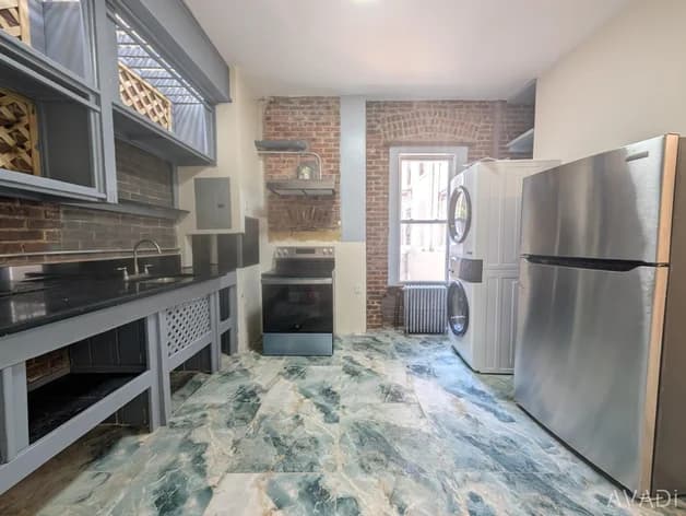 90 Howard Avenue #1L, Brooklyn, NY 11233