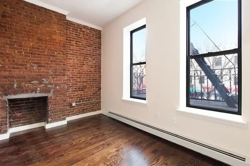 154 Adelphi Street #6, Brooklyn, NY 11205 apartment_living_room 1